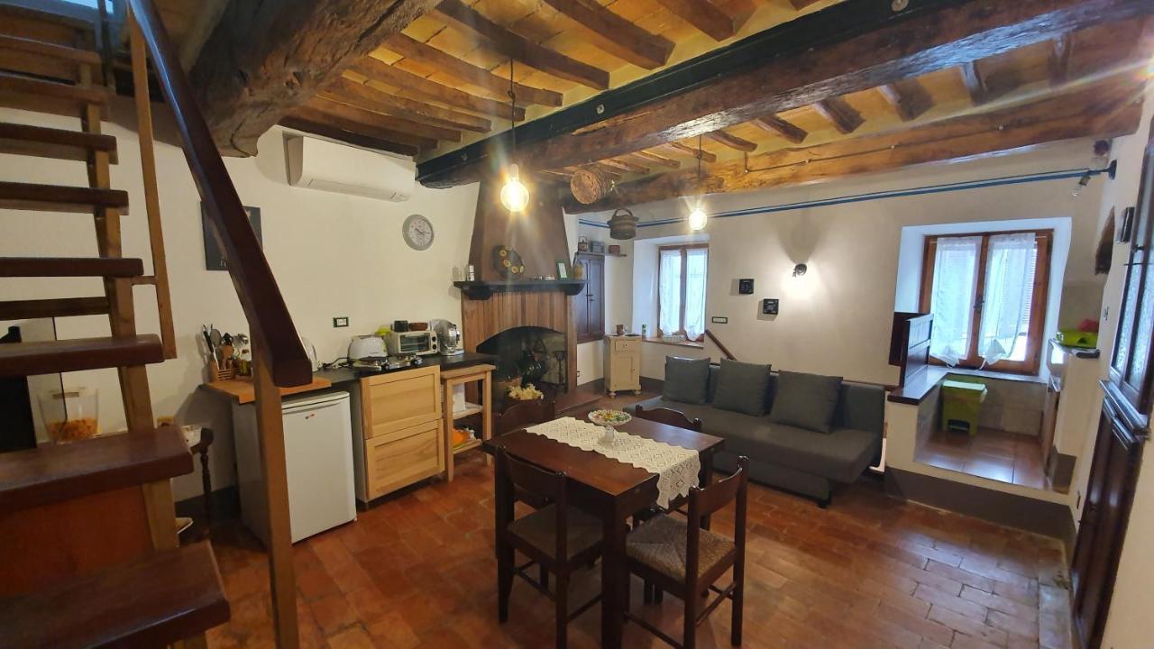 Le Casette Di Civitella- La Casa Di Rolando E Gina Lejlighed Civitella Del Lago Eksteriør billede