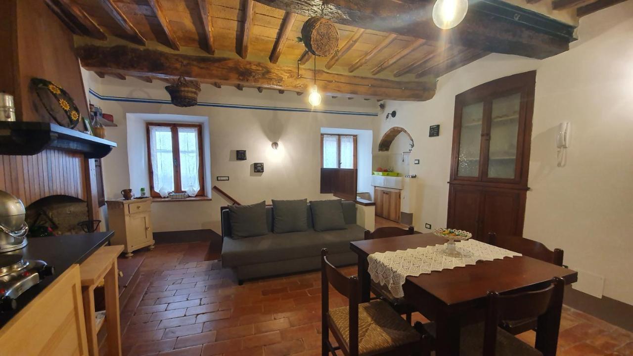 Le Casette Di Civitella- La Casa Di Rolando E Gina Lejlighed Civitella Del Lago Eksteriør billede